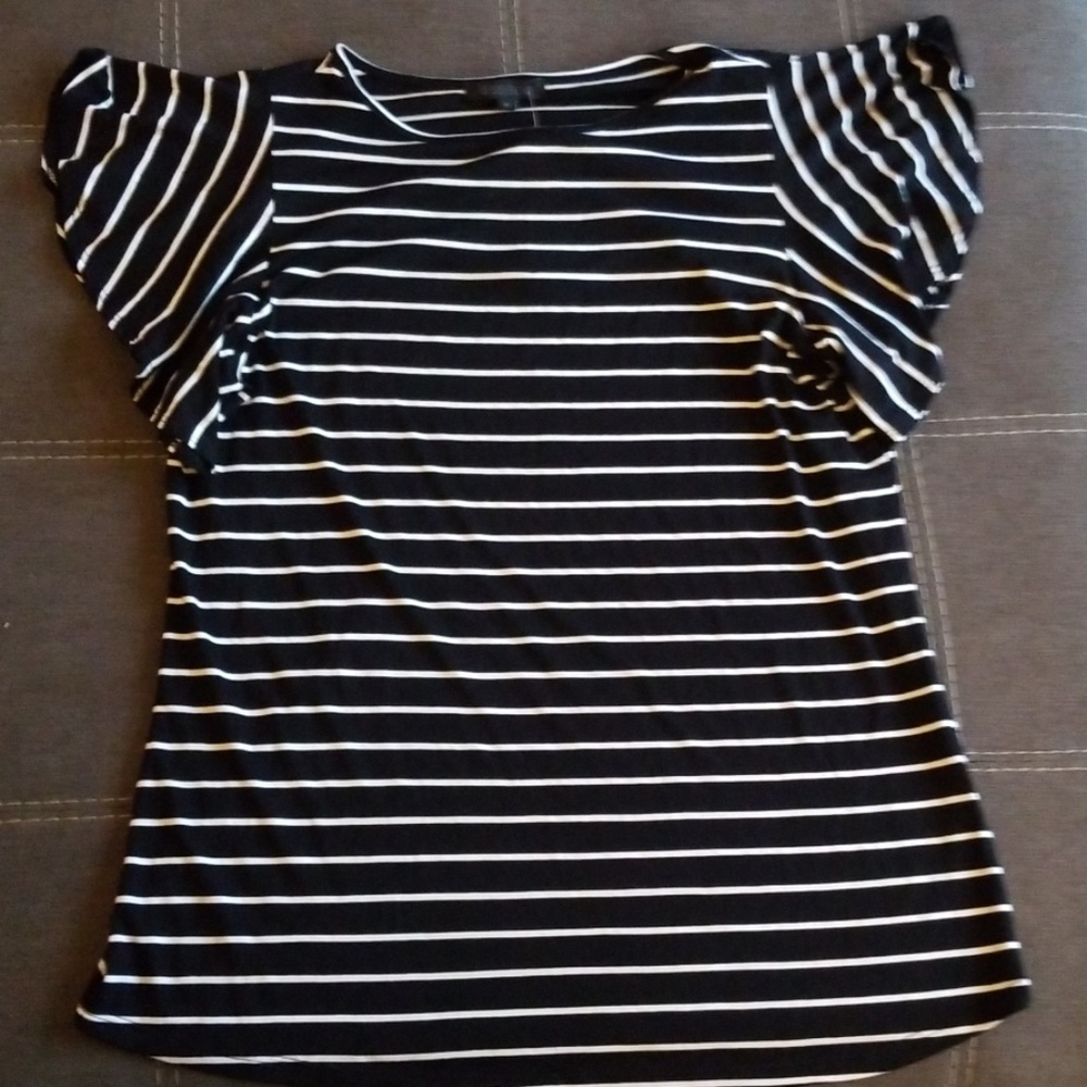 Flutter Sleeve Knit Top